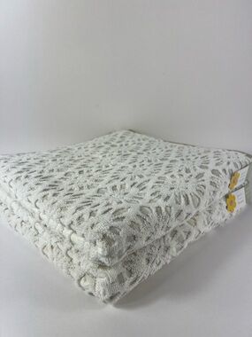 Peri Home Bath Towels White Beige Morris Star Design Soft Cotton Set of 2 NEW